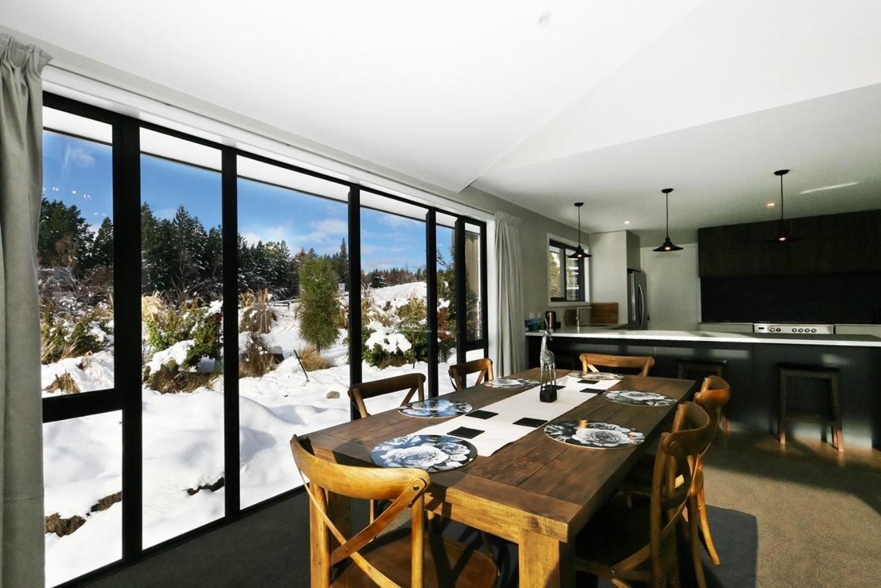 Lake Views At Antler Lodge Lake Tekapo Bagian luar foto