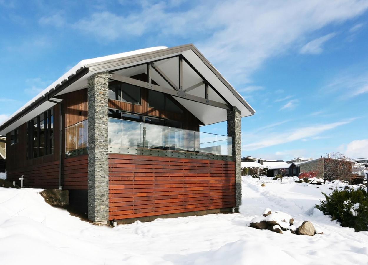 Lake Views At Antler Lodge Lake Tekapo Bagian luar foto