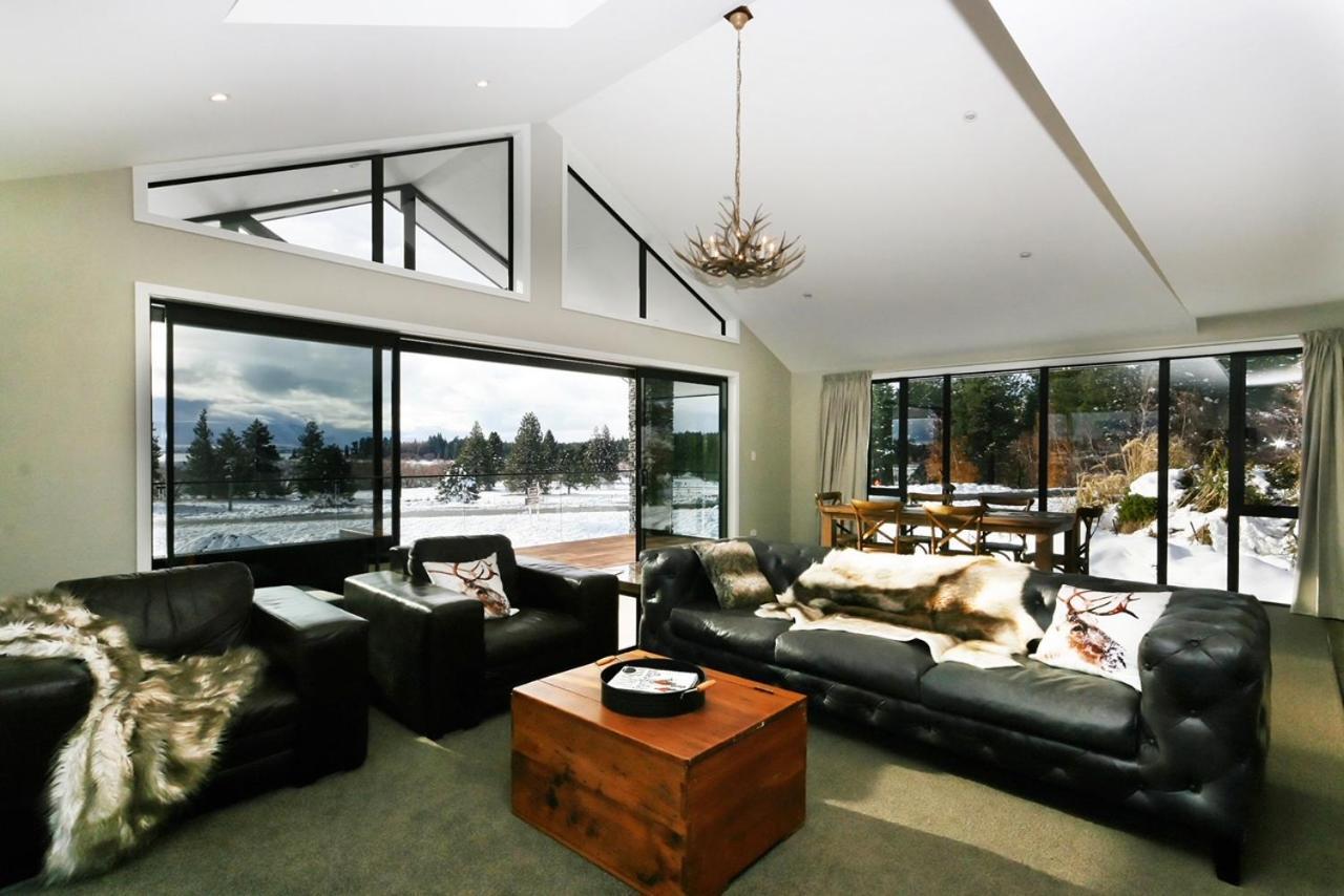 Lake Views At Antler Lodge Lake Tekapo Bagian luar foto